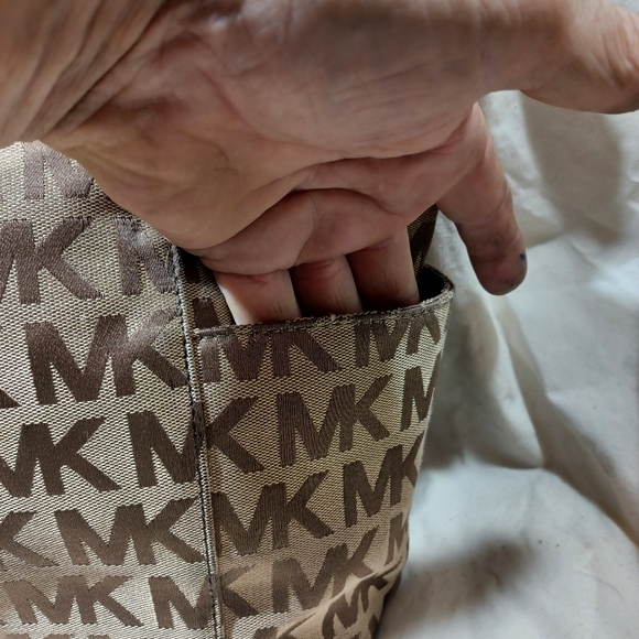 Michael kors tote - Picture 7 of 9